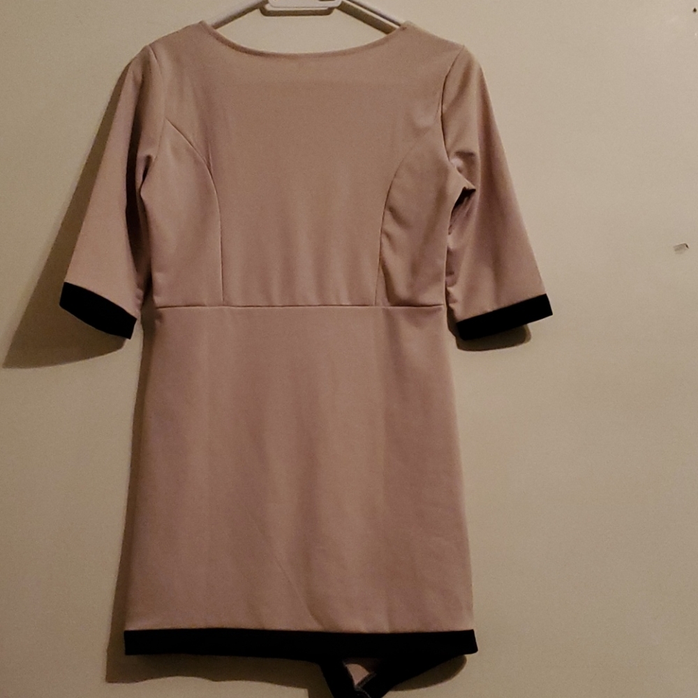 Nwot figure flattering dress - Picture 4 of 4